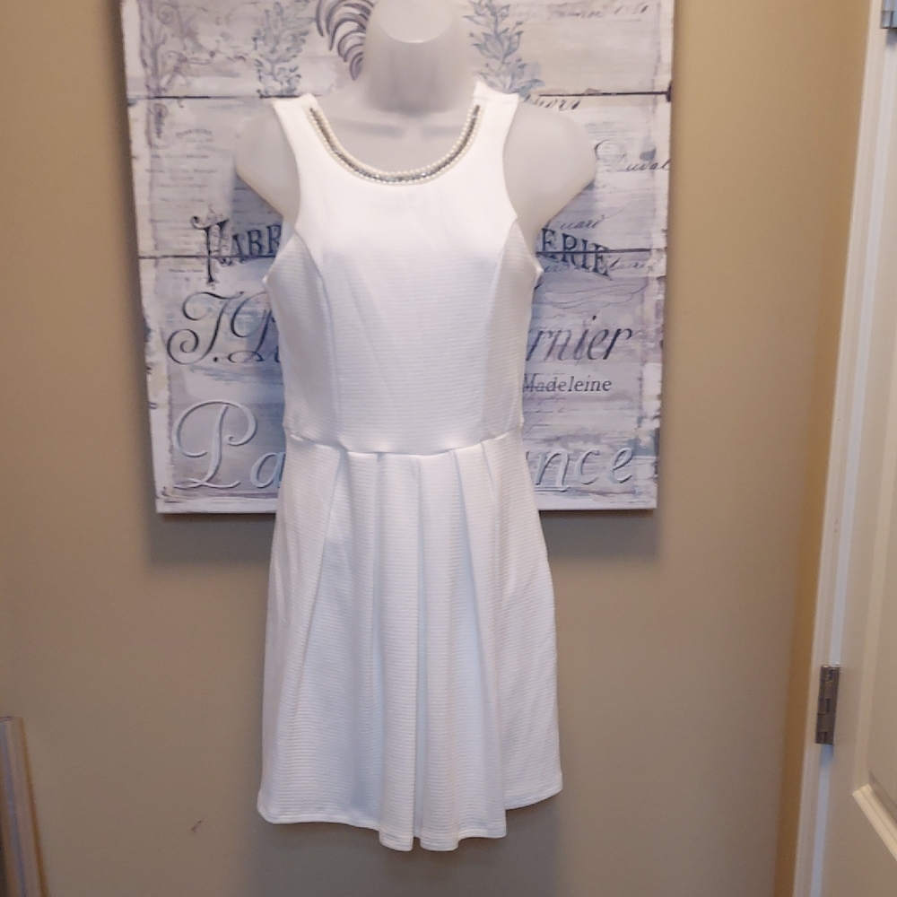 Elegant White Sleeveless Coquette Mini Dress